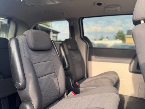 Used 2010 Dodge Grand Caravan SXT FWD image 7