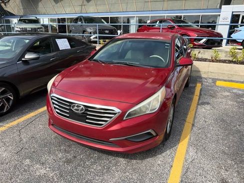 Used 2017 Hyundai Sonata SE FWD image 2