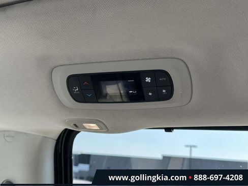 Used 2020 Chrysler Pacifica Limited FWD image 10