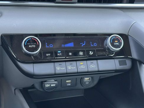 Used 2023 Hyundai Elantra SEL FWD image 33