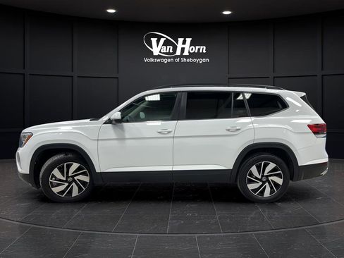 Used 2025 Volkswagen Atlas SE image 6