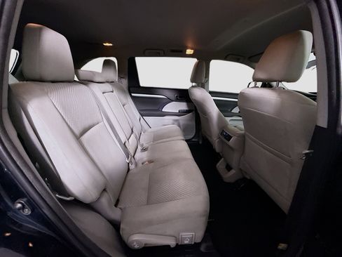 Used 2018 Toyota Highlander LE image 26