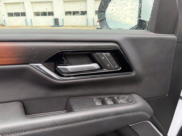 Used 2025 GMC Yukon Denali AWD/4WD image 31