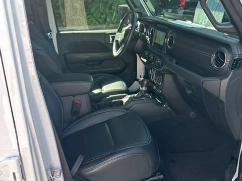Used 2023 Jeep Wrangler Unlimited Sahara w/ Cold Weather Group AWD/4WD image 21