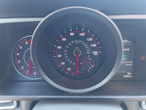 Used 2023 Hyundai Elantra SEL image 12