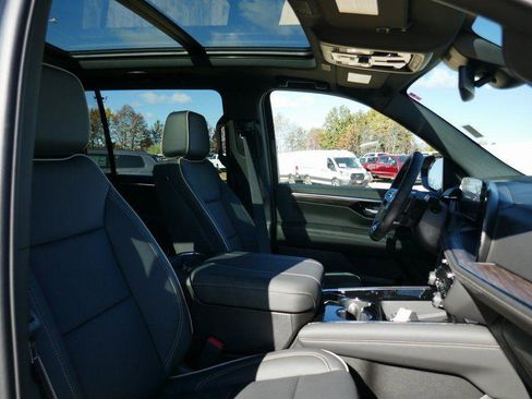 New 2026 Chevrolet Suburban Premier image 9