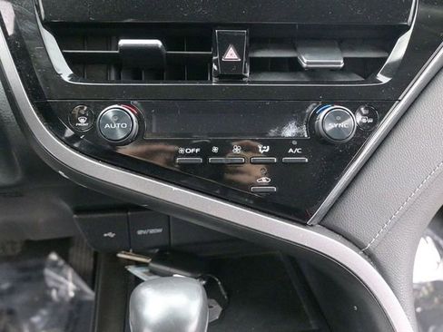 Used 2024 Toyota Camry SE image 16