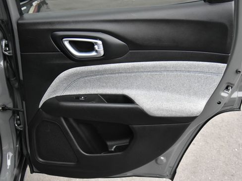 Used 2023 Jeep Compass Sport image 42