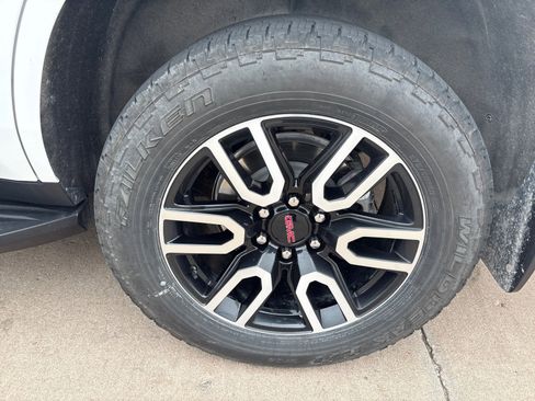 Used 2023 GMC Yukon AT4 w/ LPO, Floor Liner Package image 12