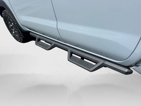 Used 2023 Nissan Frontier PRO-4X w/ Pro-4X Premium Package image 18