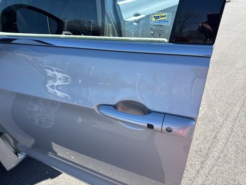 Used 2024 Chrysler Pacifica Touring-L FWD image 13