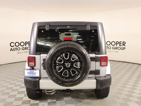 Used 2015 Jeep Wrangler Unlimited Sahara w/ Connectivity Group image 19