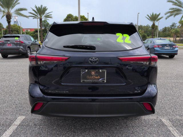 Used 2022 Toyota Highlander XLE FWD image 5