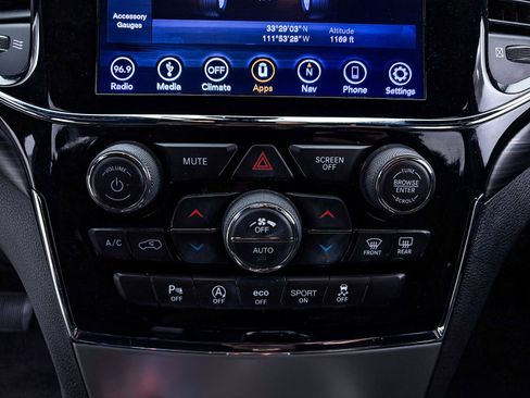 Used 2019 Jeep Grand Cherokee Laredo w/ 18" Wheel & 8.4" Radio Group AWD/4WD image 22