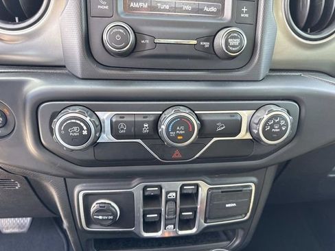 Used 2018 Jeep Wrangler Unlimited Sport S AWD/4WD image 25