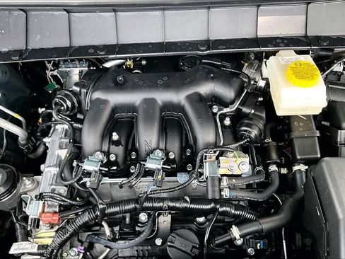 New 2026 Nissan Pathfinder SL w/ SL Premium Package FWD image 17