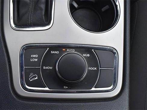 Used 2020 Jeep Grand Cherokee Laredo w/ 18" Wheel & 8.4" Radio Group image 23