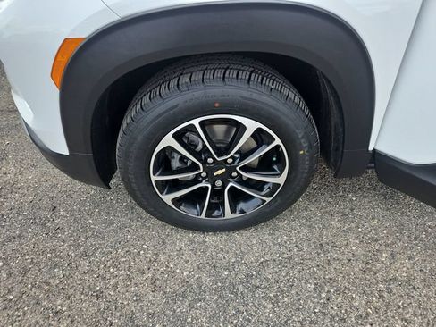 Used 2024 Chevrolet TrailBlazer LT w/ Driver Confidence Package FWD image 27