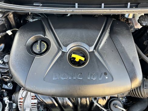 Used 2015 Hyundai Elantra SE image 33