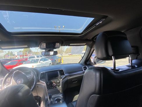 Used 2018 Jeep Grand Cherokee Limited image 6