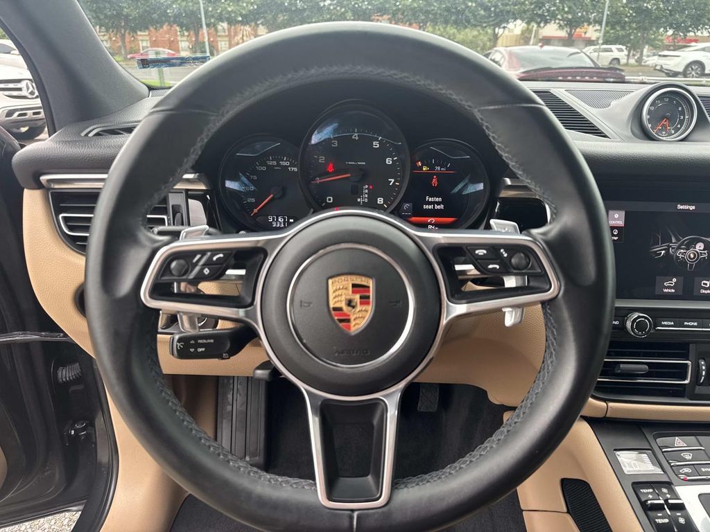 Used 2020 Porsche Macan AWD/4WD image 22