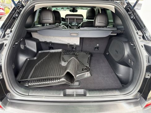 Used 2021 Jeep Cherokee Latitude Plus w/ Sun & Sound Group FWD image 17
