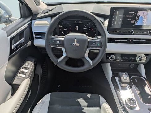 New 2026 Mitsubishi Outlander SE FWD image 17