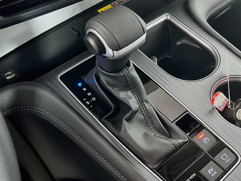 Certified 2026 Toyota Sienna XLE FWD image 15