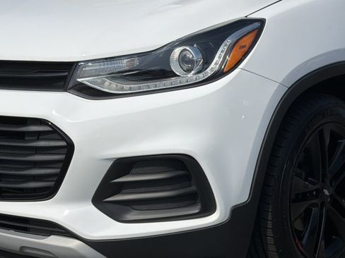 Used 2019 Chevrolet Trax LT w/ Sun & Sound Package FWD image 14