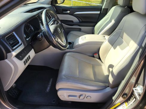 Used 2017 Toyota Highlander XLE image 27