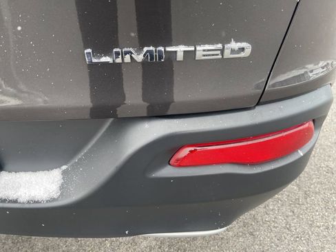 Used 2015 Jeep Cherokee Limited image 12