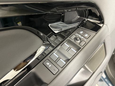 New 2026 Land Rover Range Rover Evoque S AWD/4WD image 13