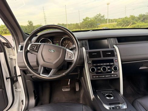 Used 2018 Land Rover Discovery Sport SE AWD/4WD image 30