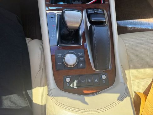 Used 2014 Lexus LS 460 w/ Ultra Luxury Package RWD image 26
