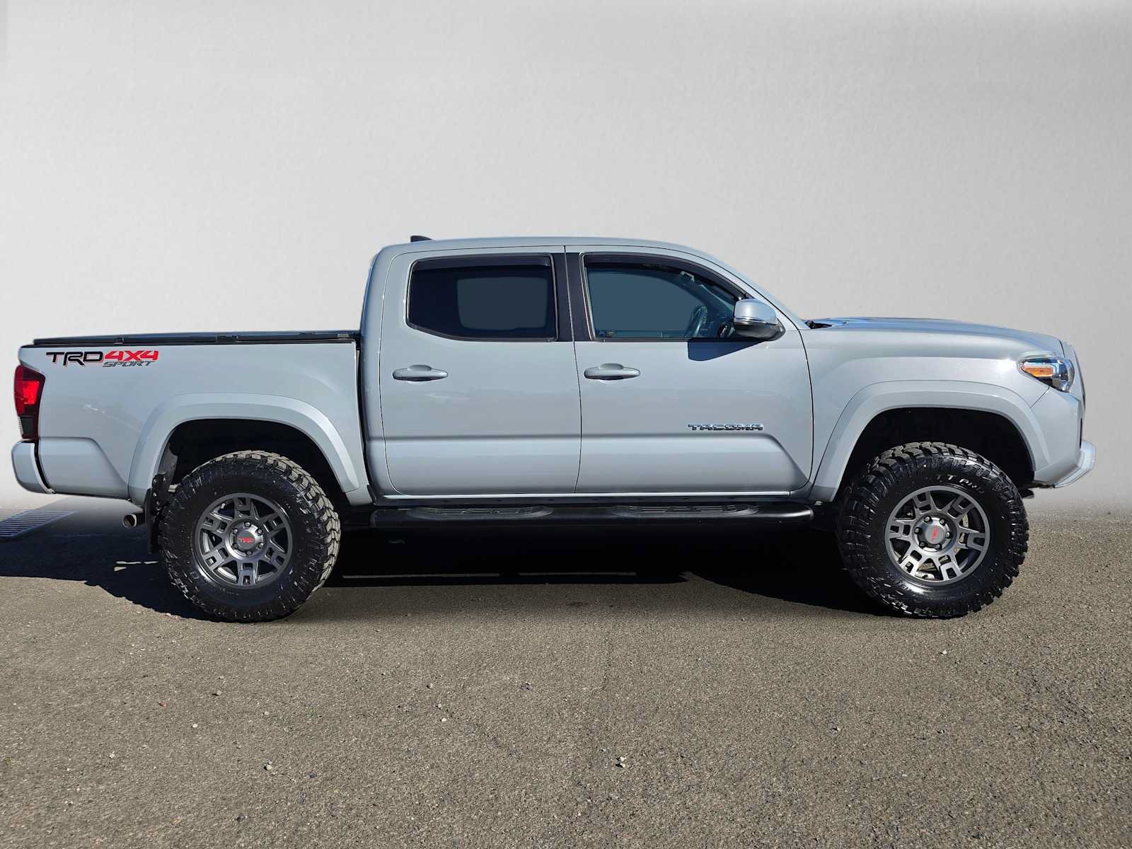 Certified 2019 Toyota Tacoma TRD Sport AWD/4WD image 2