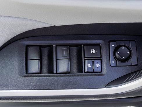 Used 2021 Toyota RAV4 XLE w/ Carpet Mat Package (TMS) AWD/4WD image 19