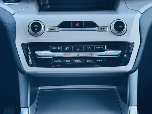 Used 2023 Ford Explorer XLT w/ Equipment Group 202A image 23