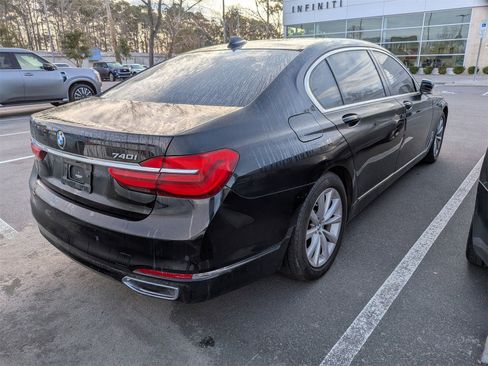 Used 2019 BMW 740i image 2