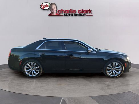 Used 2021 Chrysler 300 Touring w/ Chrome Appearance Package image 7