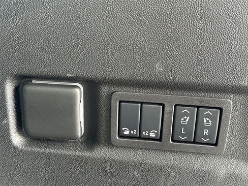 Used 2025 Chevrolet Suburban LT w/ Comfort Package image 24