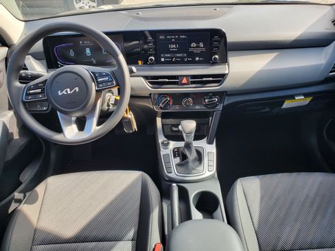 New 2026 Kia Seltos EX FWD image 16