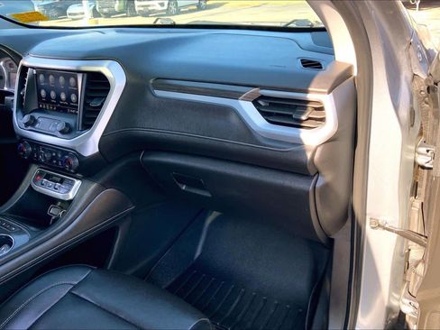 Used 2020 GMC Acadia SLT w/ Premium Package image 17