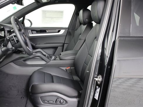 New 2026 Porsche Cayenne image 5