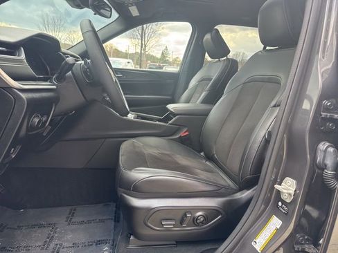 Used 2023 Jeep Grand Cherokee Altitude image 10