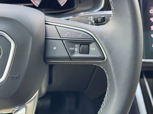 Used 2025 Audi Q8 Premium Plus image 31