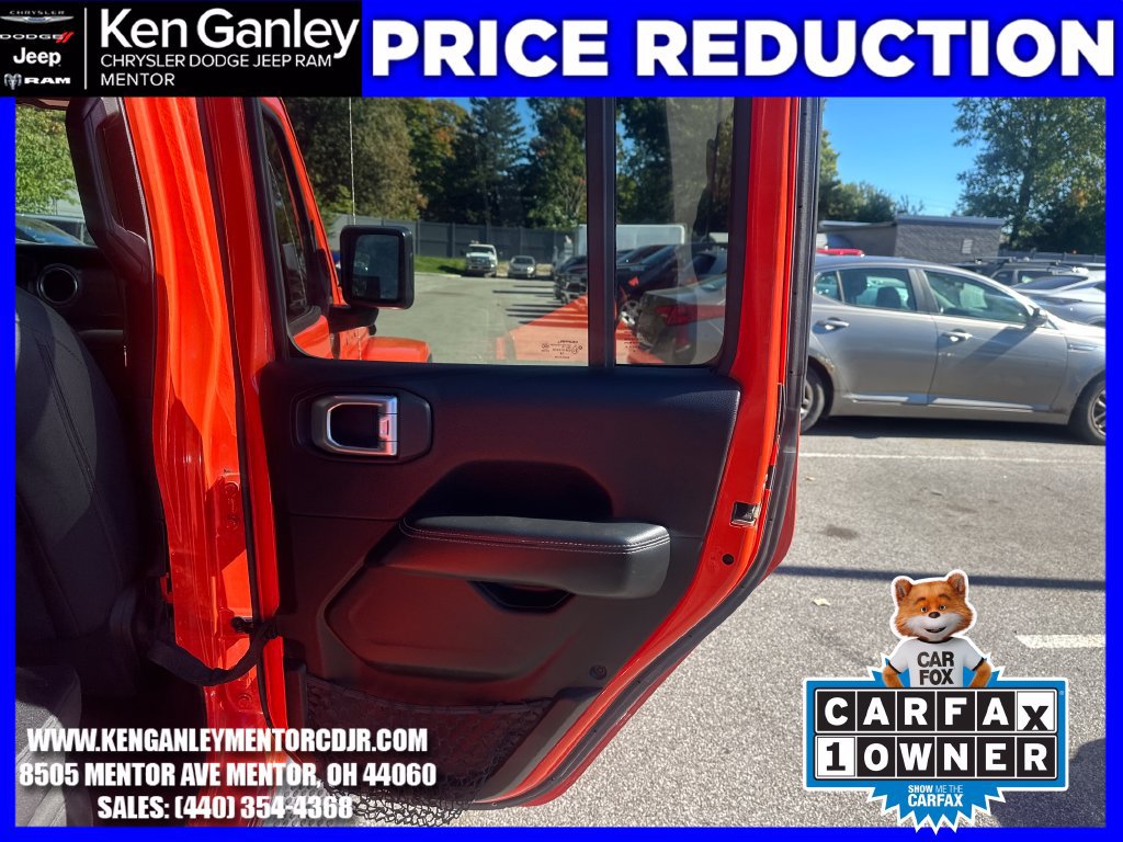 Used 2018 Jeep Wrangler Unlimited Sahara w/ Dual Top Group AWD/4WD image 21