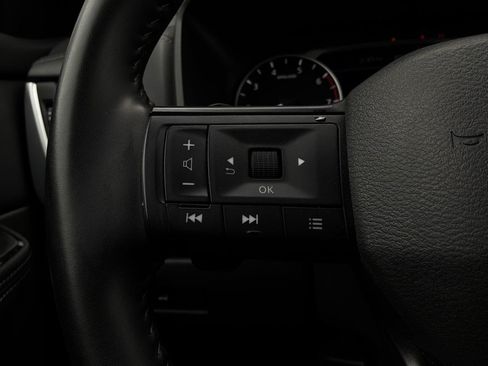 Used 2025 Nissan Rogue SV FWD image 32