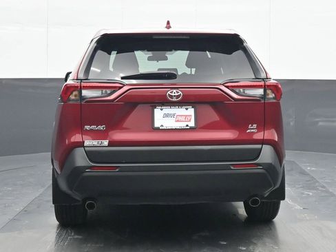 Used 2022 Toyota RAV4 LE image 5