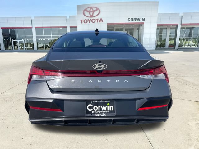 Used 2025 Hyundai Elantra SEL FWD image 4