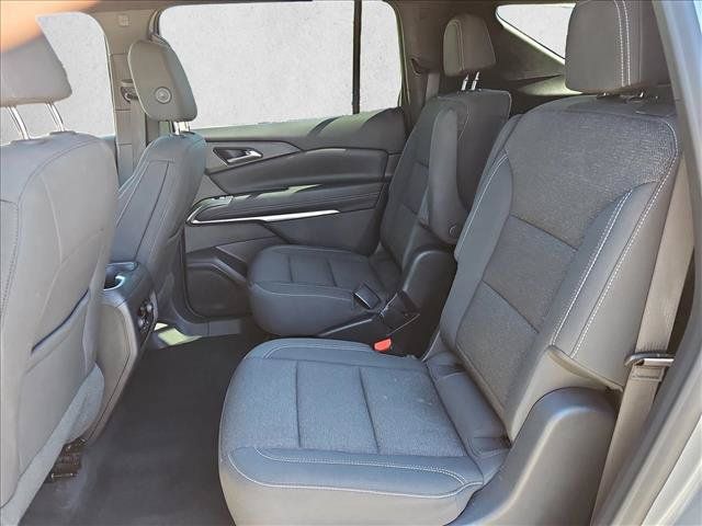 Used 2024 Chevrolet Traverse LT FWD image 17